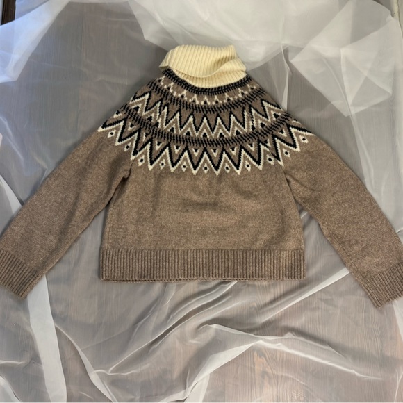 H&M Brown and Cream Turtleneck Sweater - Picture 2 of 3